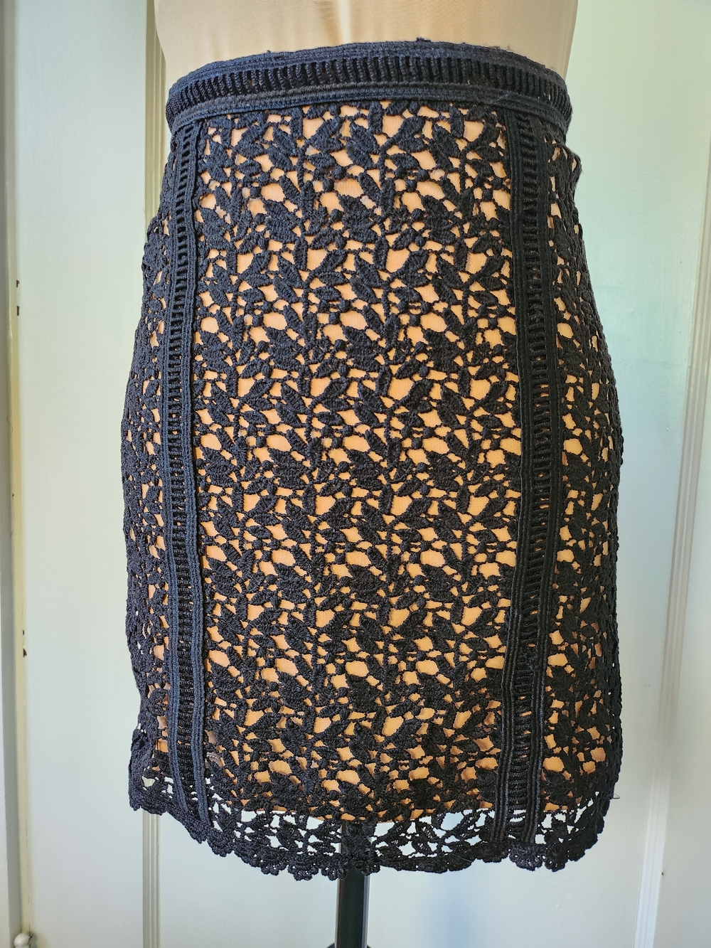Kendall & Kylie Black/Tan Lace Overlay Mini Skirt
